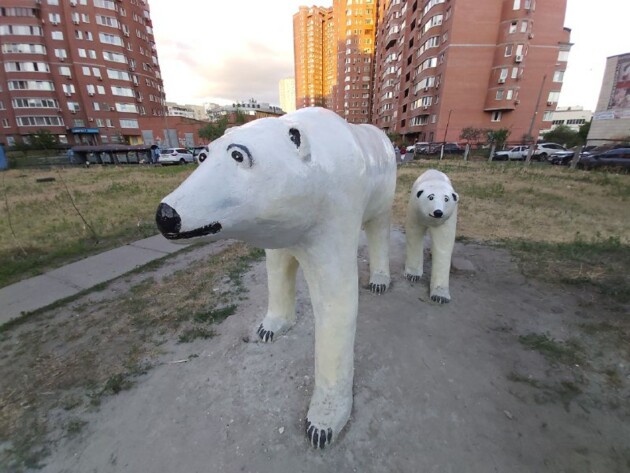 Скульптура ведмедів