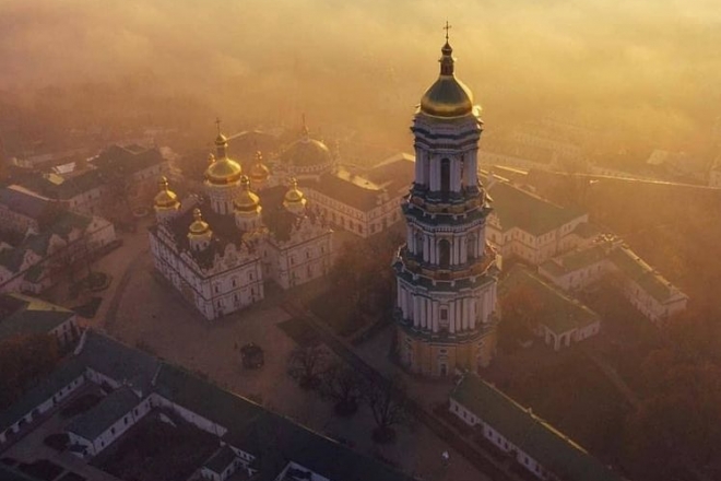 Київ знову опинився у топ-3 міст із найбруднішим повітрям. Де зашкалюють індекси