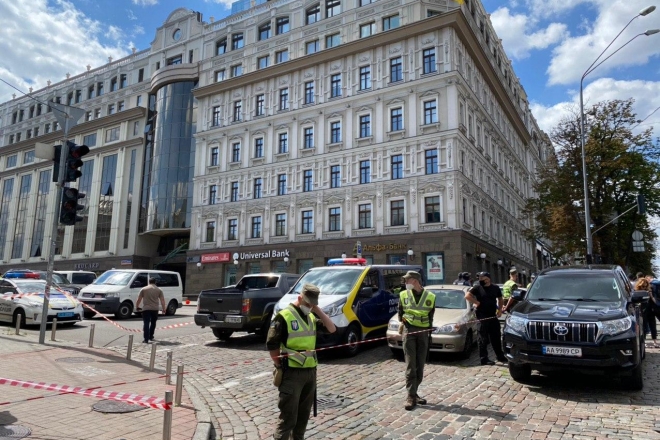 У центрі Києва загроза теракту. Невідомий захопив відділення банку