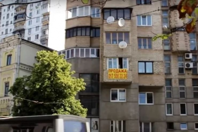 Шахраї обманом відібрали в київського професора дві квартири