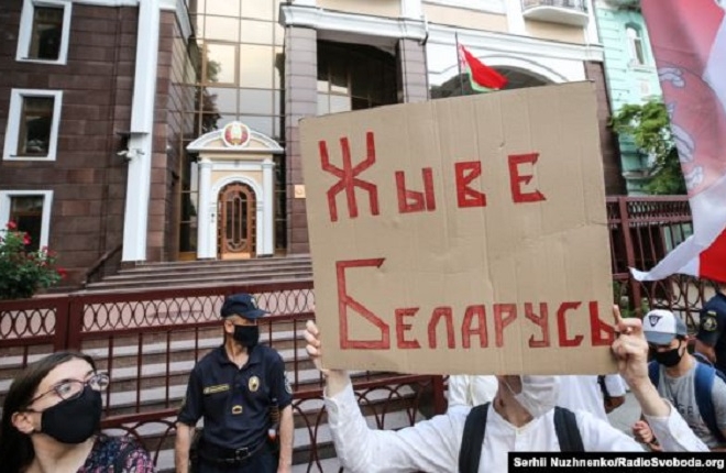 Політичний опонент Лукашенка переховується від переслідувань в Києві