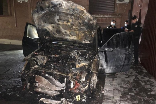 Нардепу Гео Леросу вночі спалили автомобіль (ФОТО, ВІДЕО)