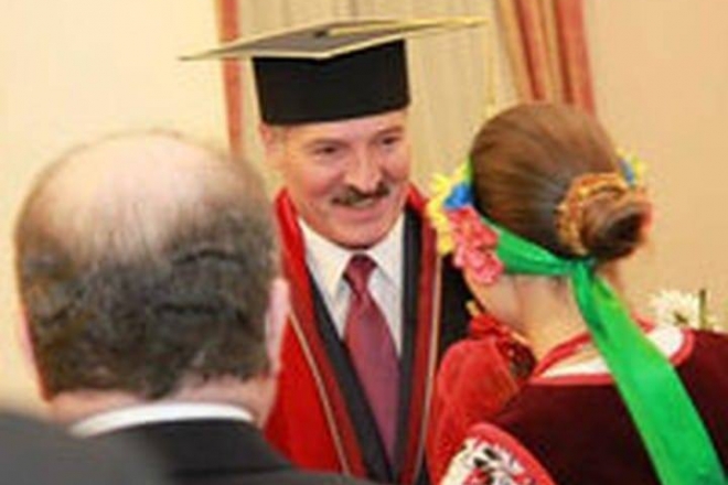 Студенти КНУ імені Шевченка закликають позбавити Лукашенка наукового звання