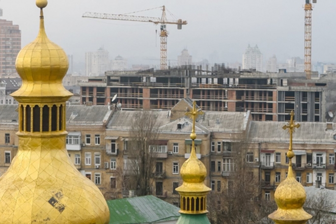 12 років боротьби. Зайві поверхи на скандальній будівлі біля Софії Київської демонтують