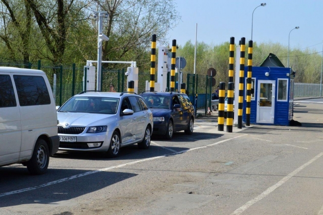 Угорщина закриває кордони, а Словаччина міняє порядок в’їзду іноземців