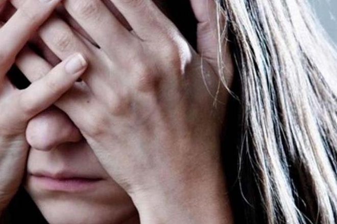 Троє окупантів на очах 17-річної дівчини ґвалтували і жорстоко забили її маму і молодшу сестру