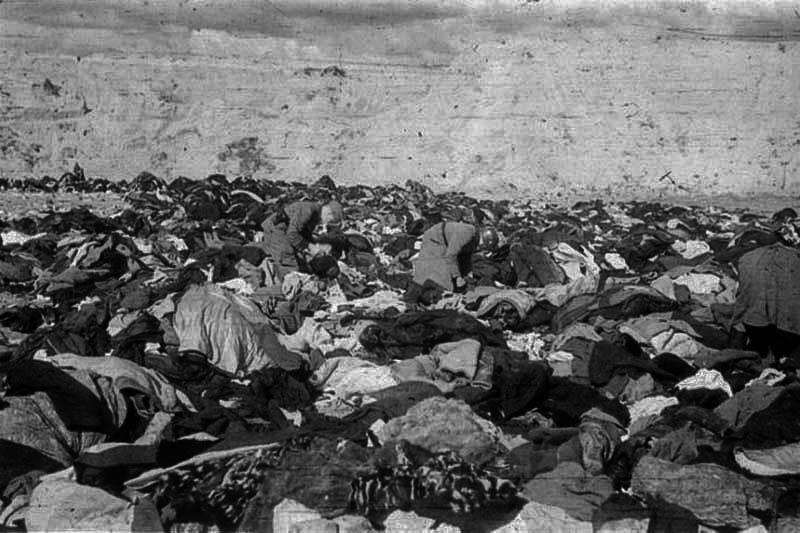 Бабин Яр — розстріли у бабиному Яру — Голокост — Шоа — Окупація Києва