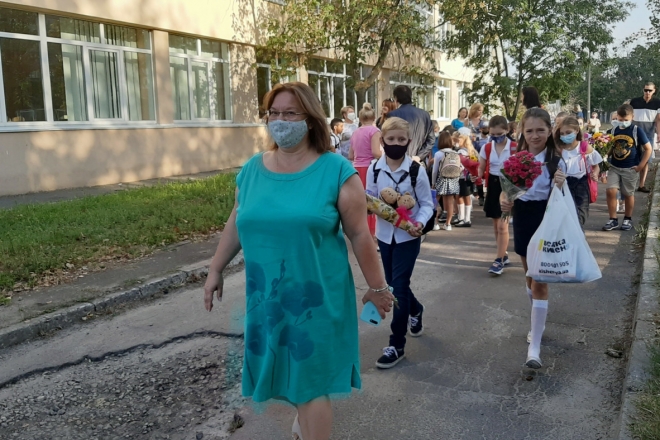 Партія Порошенка вимагає протестувати на COVID-19 усіх учнів та вчителів Києва