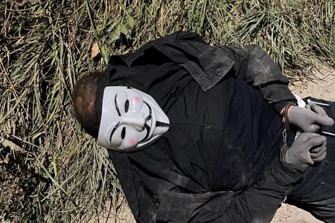 “V – означає В’язниця”: лідер ОПГ був затриманий у масці Гая Фокса