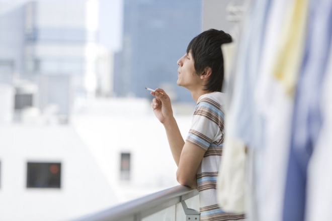 Кияни пропонують заборонити паління цигарок на балконах