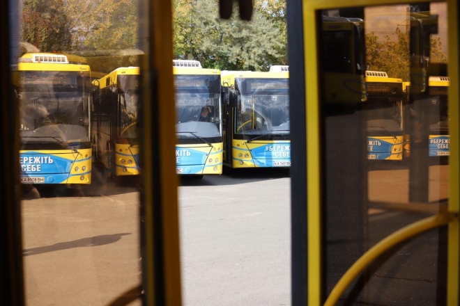 50 нових автобусів в масках вийшли на маршрути столиці
