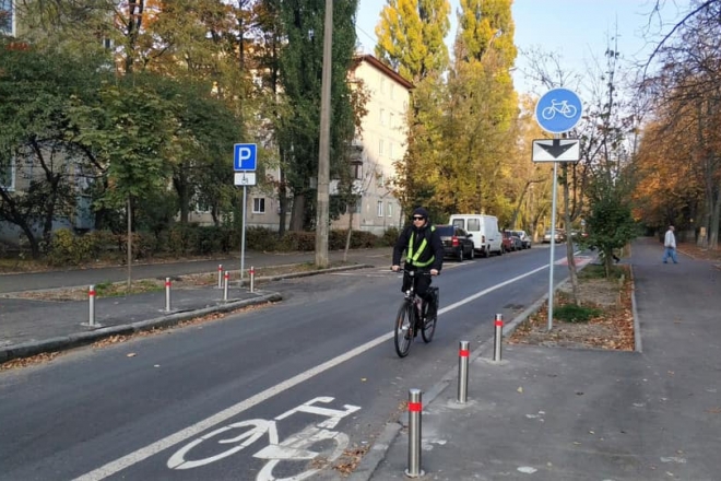 Нові правила: велосипедистам можна їздити смугою для маршрутного транспорту