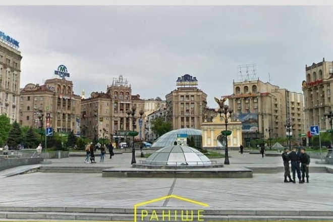 З даху на Майдані демонтували останнього рекламного монстра