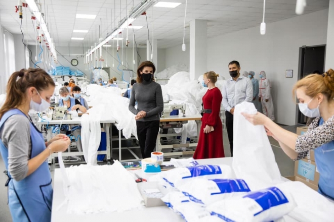 Карантин, день 209. Сучасні захисні костюми для медиків почали шити в Україні