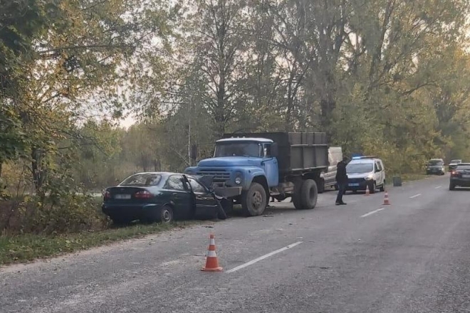 Під Києвом члени виборчої комісії потрапили в смертельну ДТП з вантажівкою
