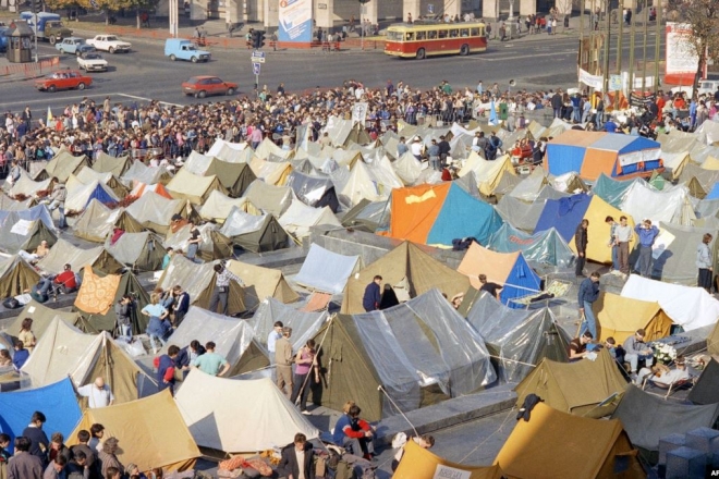 30 років з початку “Студентської революції на граніті” в Києві: архівні фото