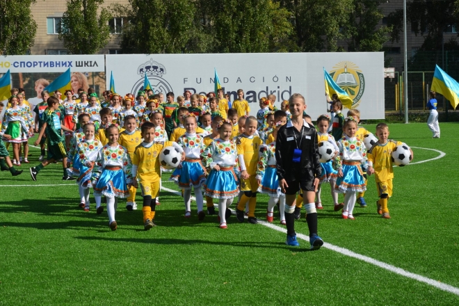 Новий стадіон відкрили в Українському коледжі ім. В. Сухомлинського (ФОТО)