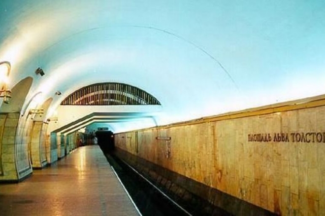 Станцію “Площа Льва Толстого” і пересадку закрили – знову “мінування”