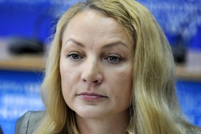 Член Ради з питань свободи слова при президентові Попова “кинула” банк на $7 млн і уникла відповідальності – ЗМІ