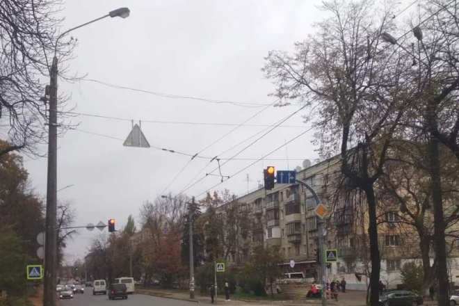 Небезпечне перехрестя на Вишгородській обладнали світлофорами