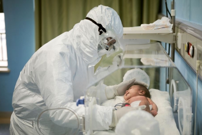 У Києві за добу виявили 689 хворих на COVID-19, серед них – місячні немовлята