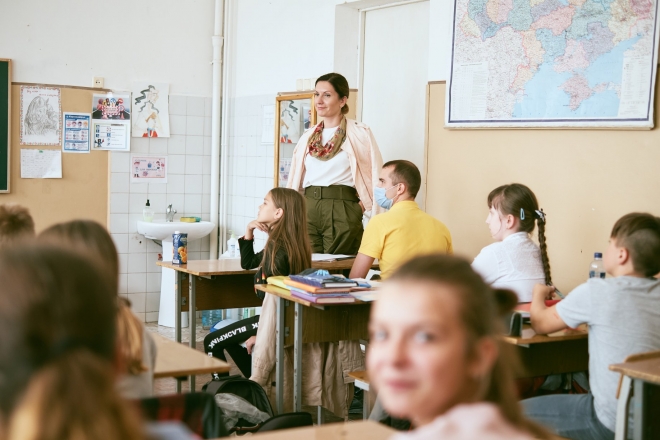 Навчання у школах Києва переносять на світловий проміжок дня