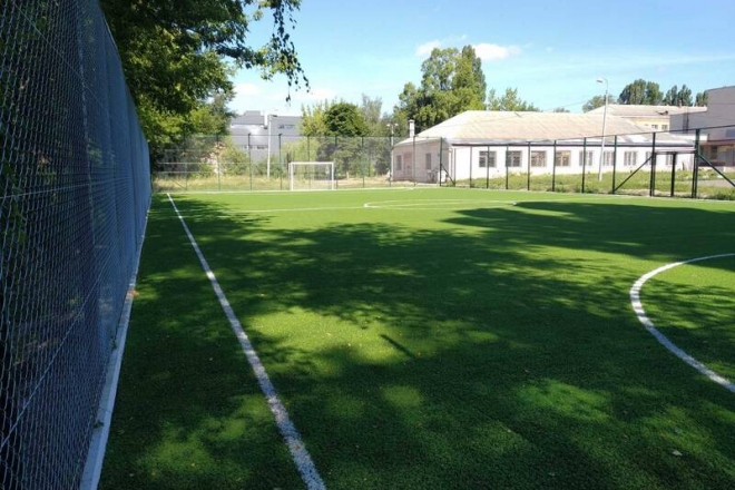 Ще дві київські школи обладнали полями для міні-футболу (ФОТО)