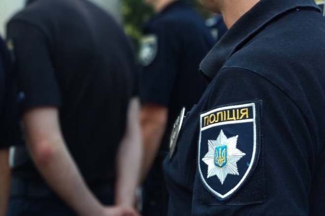 Троє поліцейських в Києві викрали людину та вимагали гроші