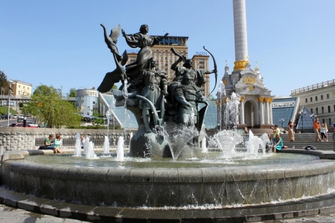 На Майдані до кінця року буде нова чаша фонтану засновникам Києва (ФОТО)