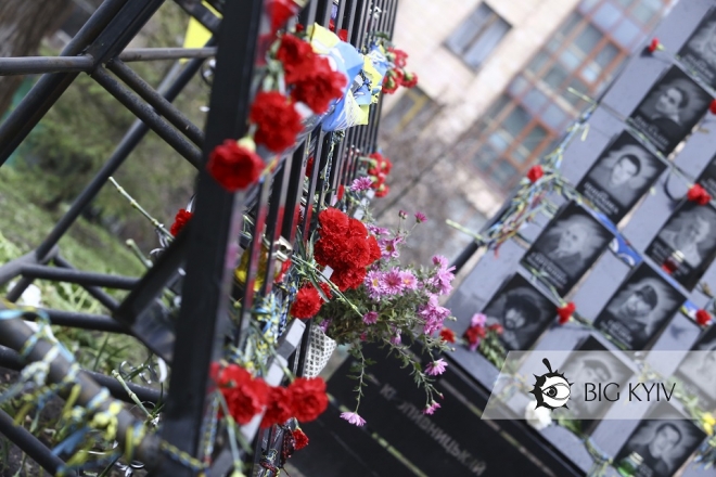 Квіти і молитви для Героїв. У столиці пом’янули загиблих учасників Революції Гідності