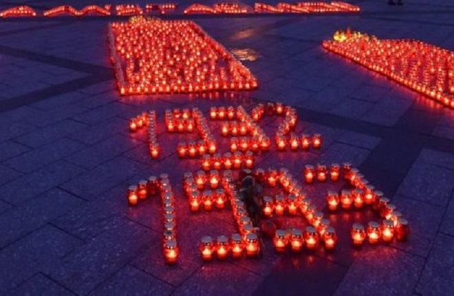 У Франції пам’ятають. Українська діаспора ініціювала флешмоб у пам’ять жертв Голодомору