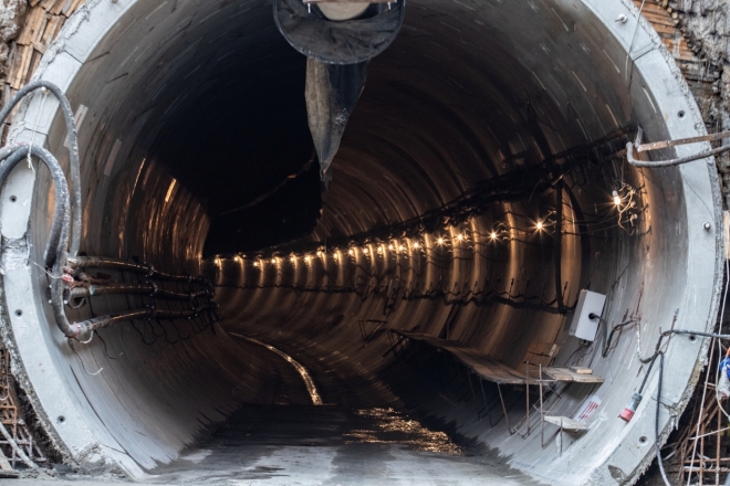 Кличко прогулявся сяючим тунелем метро на Виноградарь (ВІДЕО)