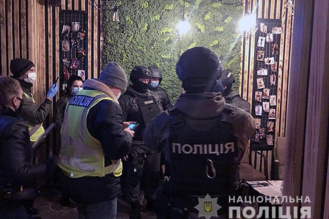 У центрі Києва викрили мережу замаскованих борделів (ФОТО, ВІДЕО)