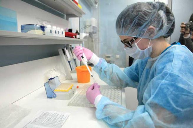 В чотирьох лікарнях обладнають нові лабораторії для ПЛР-тестування (ПЕРЕЛІК)