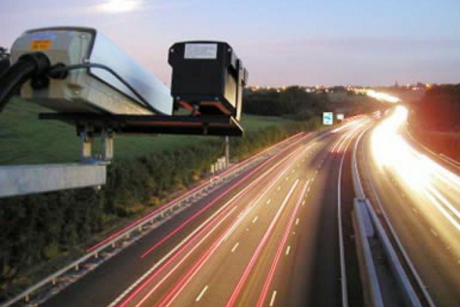 У столиці з’явилась перша камера, що фіксує виїзд автівок на смугу громадського транспорту