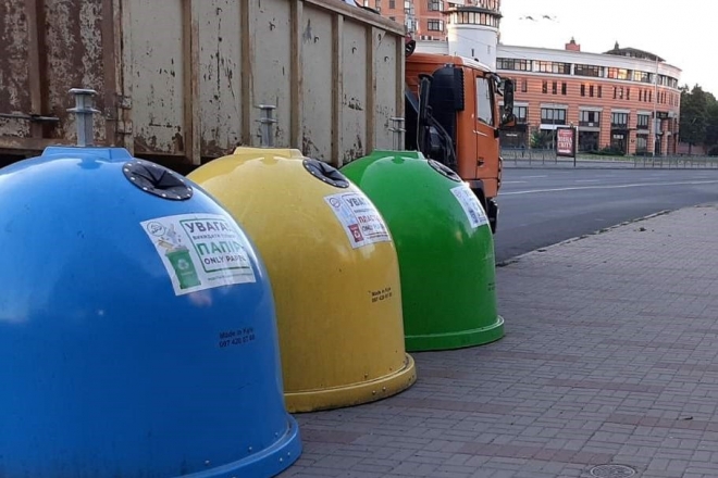Київ сортує відходи: скільки контейнерів є в місті і що в них можна викидати