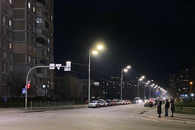 Комфортно і не страшно ввечері: на вулиці Кошиця нове освітлення