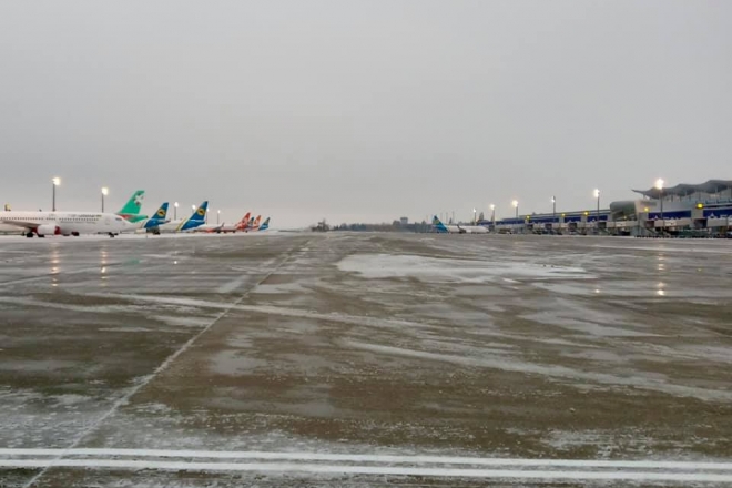 Негода на Київщині: літаки не можуть сісти в “Борисполі” та повертаються