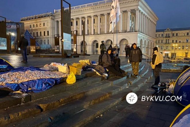 Близько 30 ФОПів ночували в наметах на Майдані – фото