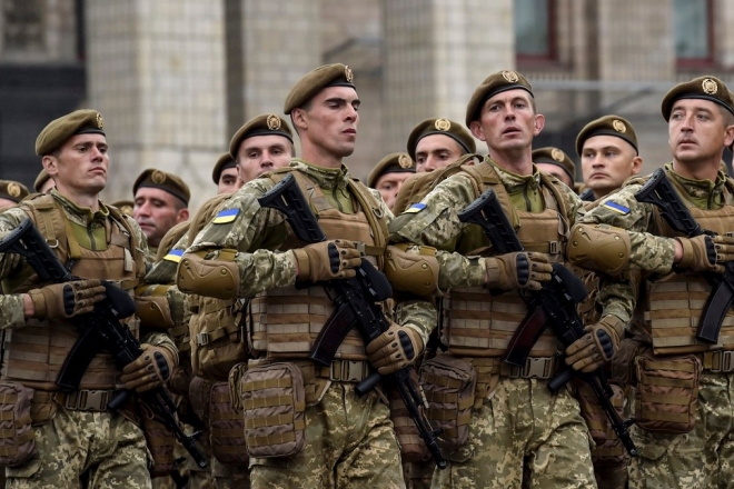 “Наблизилась до найкращих армій світу”. Петро Порошенко привітав військовослужбовців із Днем ЗСУ
