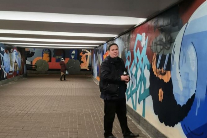Чоловік спаплюжив графіті у відремонтованому підземному переході (ФОТО)
