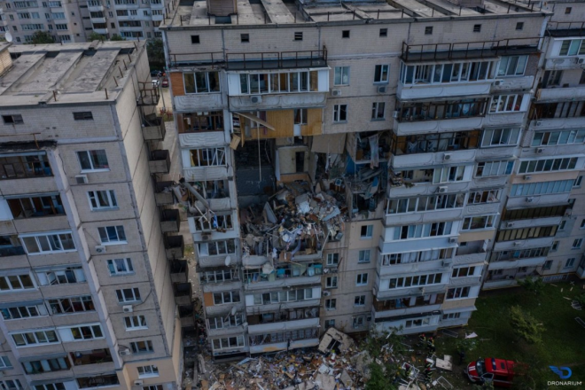 Будинок на Позняках: як триває демонтаж зруйнованої вибухом споруди (ФОТО)