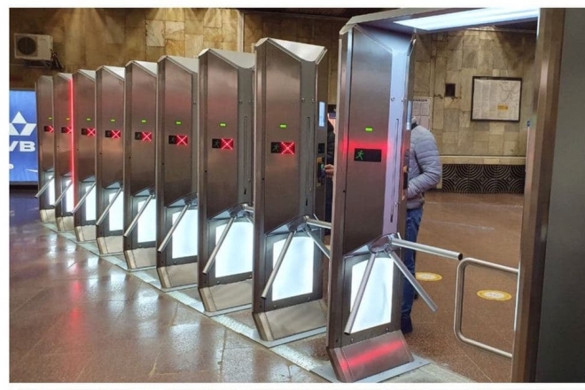 В метро стався збій в системі оплати проїзду – як їхати