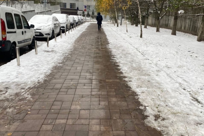 Без травм. У Києві з’явилися безпечні тротуари, які розтоплюють сніг і ожеледь