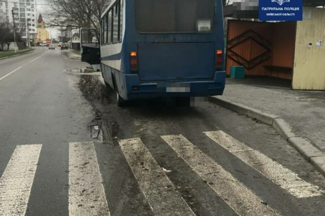 Наїхав, підняв і зник. На Київщині знайшли водія автобуса, який скоїв наїзд на 15-річну дівчинку