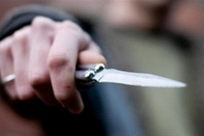 У київській лікарні на чоловіка напали та порізали ножем