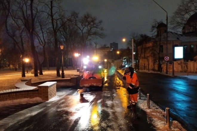 Сніг не забарився – яка ситуація з розчисткою доріг у столиці