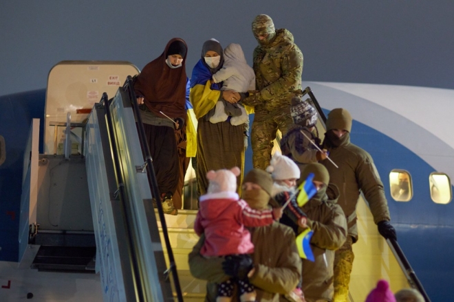 В “Бориспіль” прибув літак з українцями, які перебували в таборах для біженців у Сирії