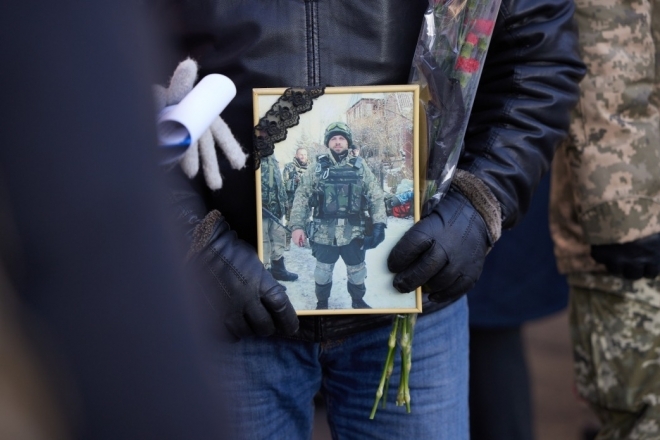 В Києві вшанували пам’ять загиблих військовослужбовців. Били у дзвін та салютували (ФОТО)