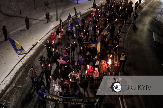 У Києві пройшлись смолоскипною ходою в пам’ять про героїв-захисників України (ФОТО, ВІДЕО)